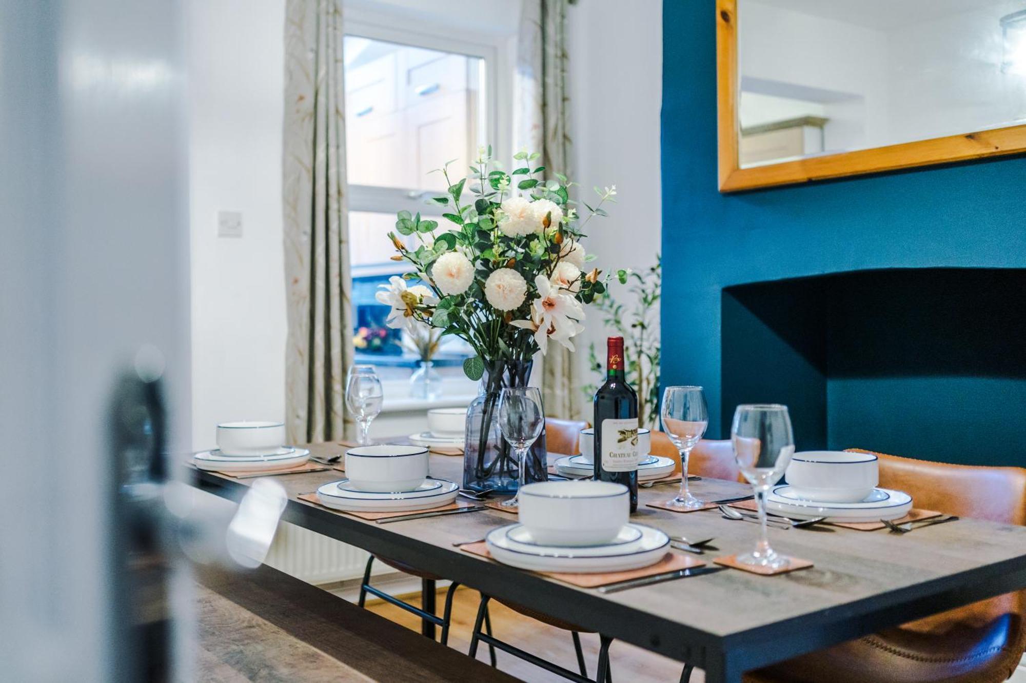 New! Spacious 2-Bed Home In Chester City-Centre By 53 Degrees Property, Ideal For Couples & Small Groups, Great Location - Sleeps 5 Exterior foto