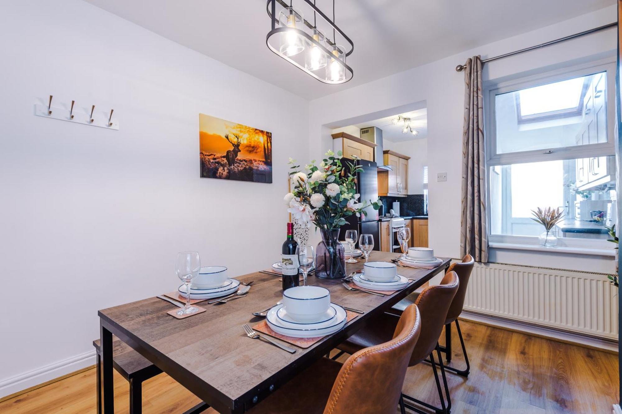 New! Spacious 2-Bed Home In Chester City-Centre By 53 Degrees Property, Ideal For Couples & Small Groups, Great Location - Sleeps 5 Exterior foto