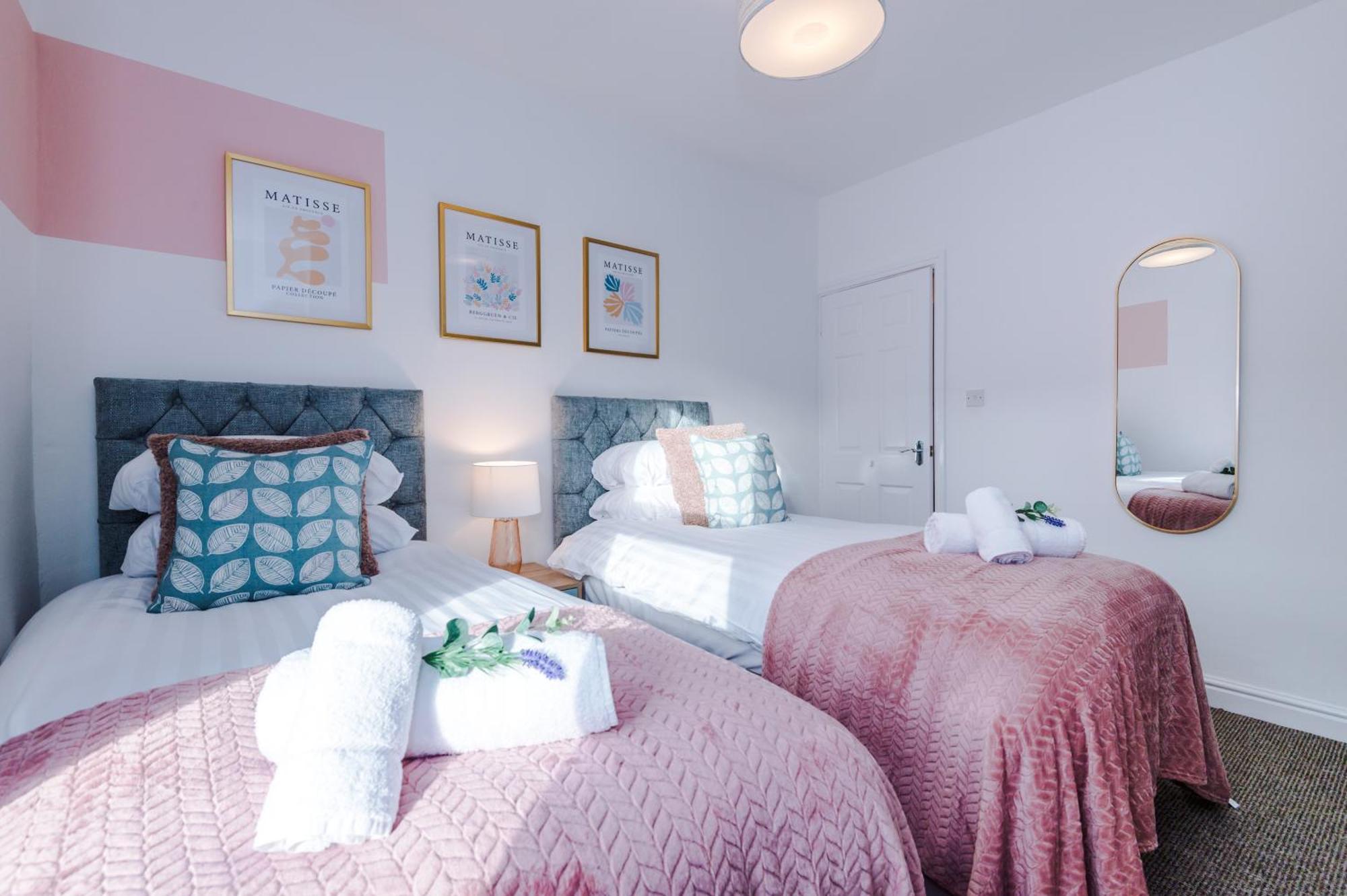 New! Spacious 2-Bed Home In Chester City-Centre By 53 Degrees Property, Ideal For Couples & Small Groups, Great Location - Sleeps 5 Exterior foto